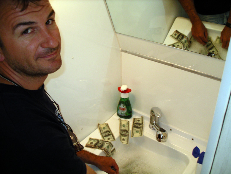 lavando dinero...que pensareis